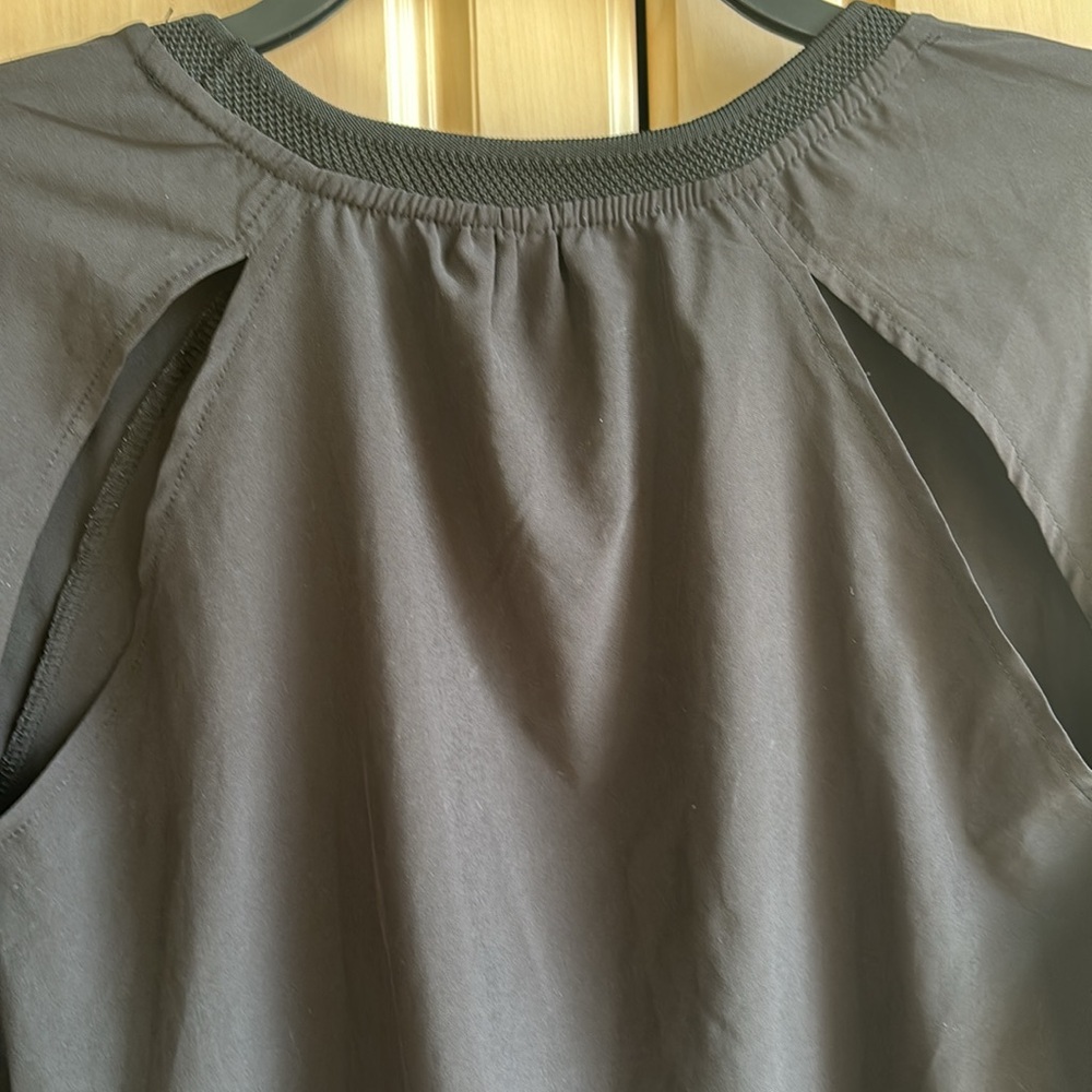 Fabletics long sleeve casual top with shoulder blade cut outs Xs EUC - Picture 8 of 9